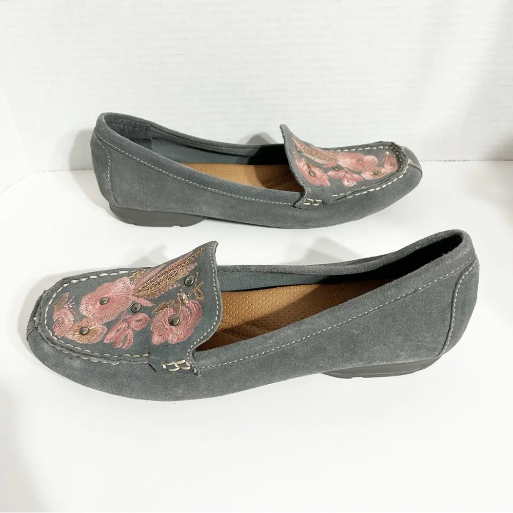 Baretraps Otella Gray Suede Leather Slip On Loafer Shoe Embroider Floral Detail